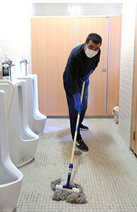公衆トイレの清掃業務（施設外就労）